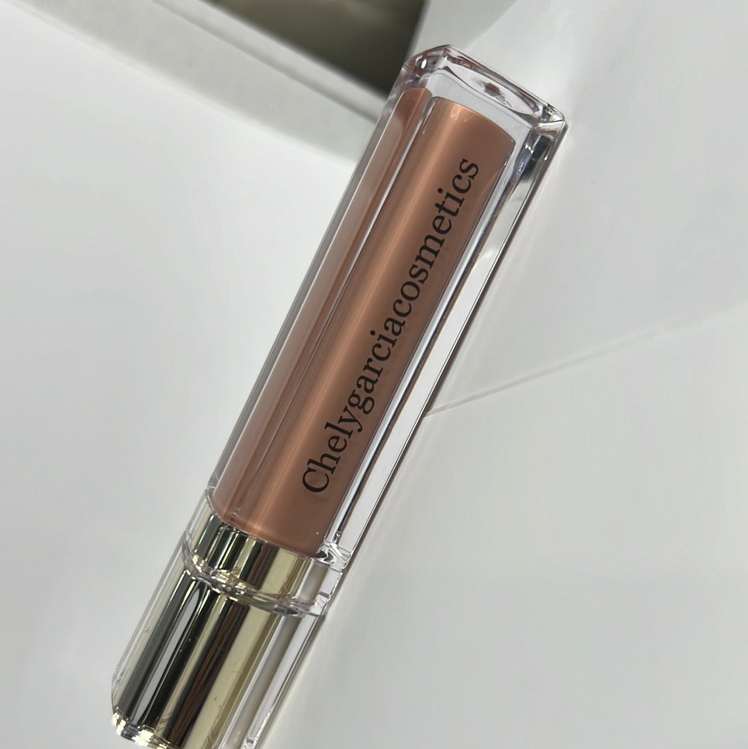 Lip Kit “Desnuda” Matte lipstick 💄y lapiz labial