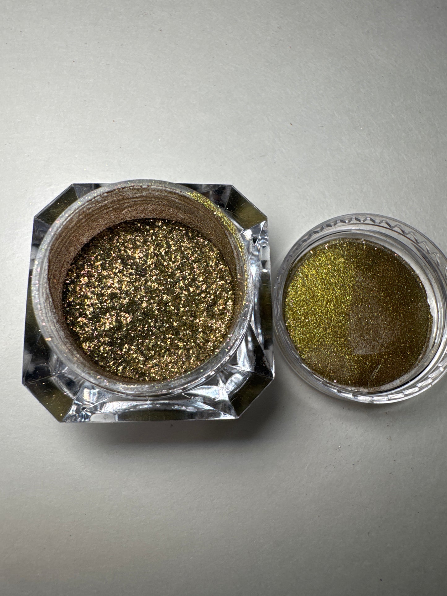 MCM5877 Pigmento verde oscuro olive