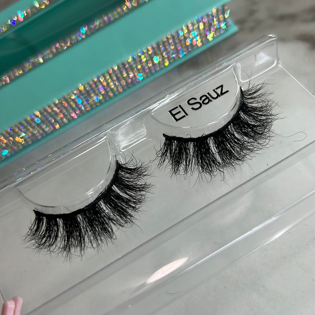 “El Sauz Lashes”