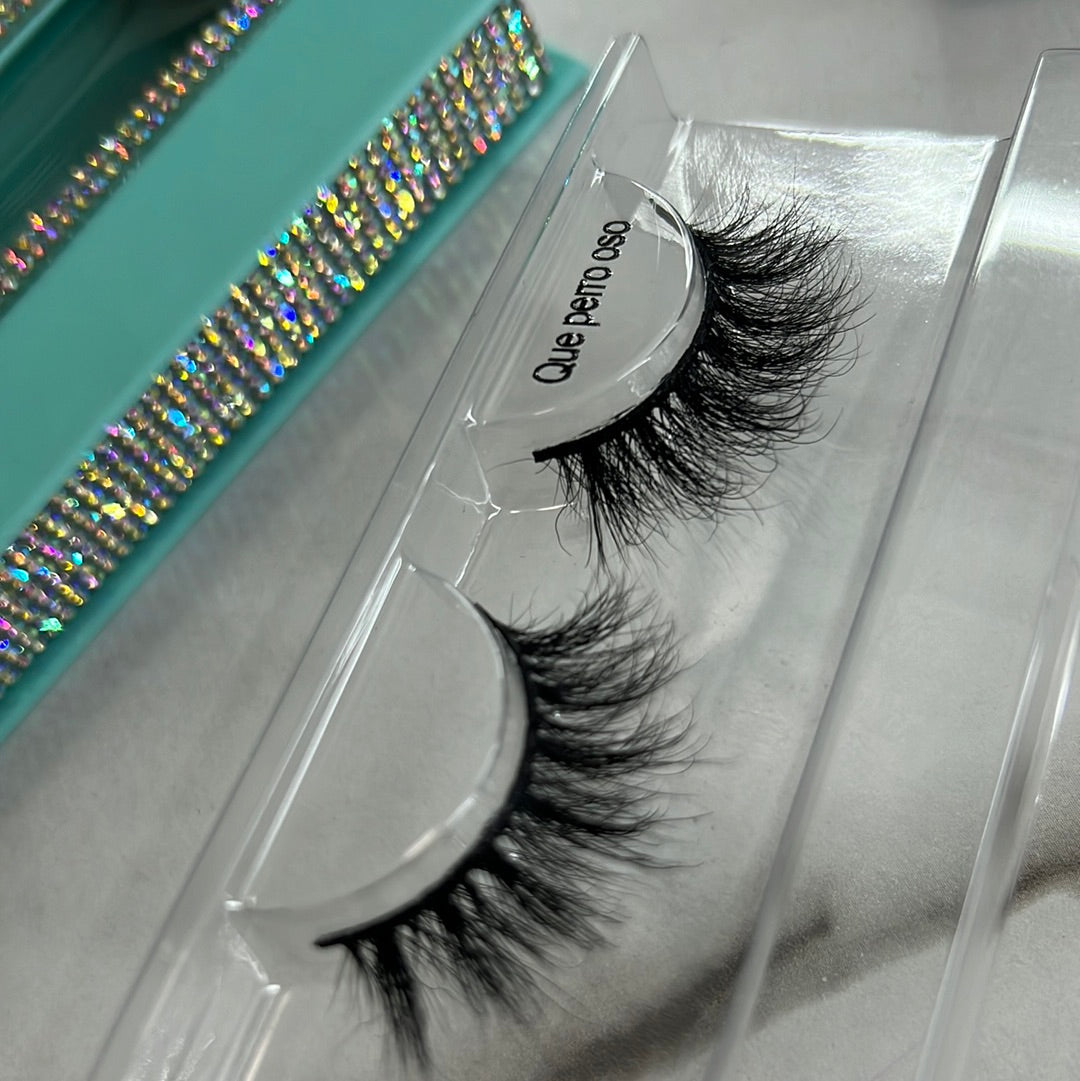 “Que perro oso” lashes